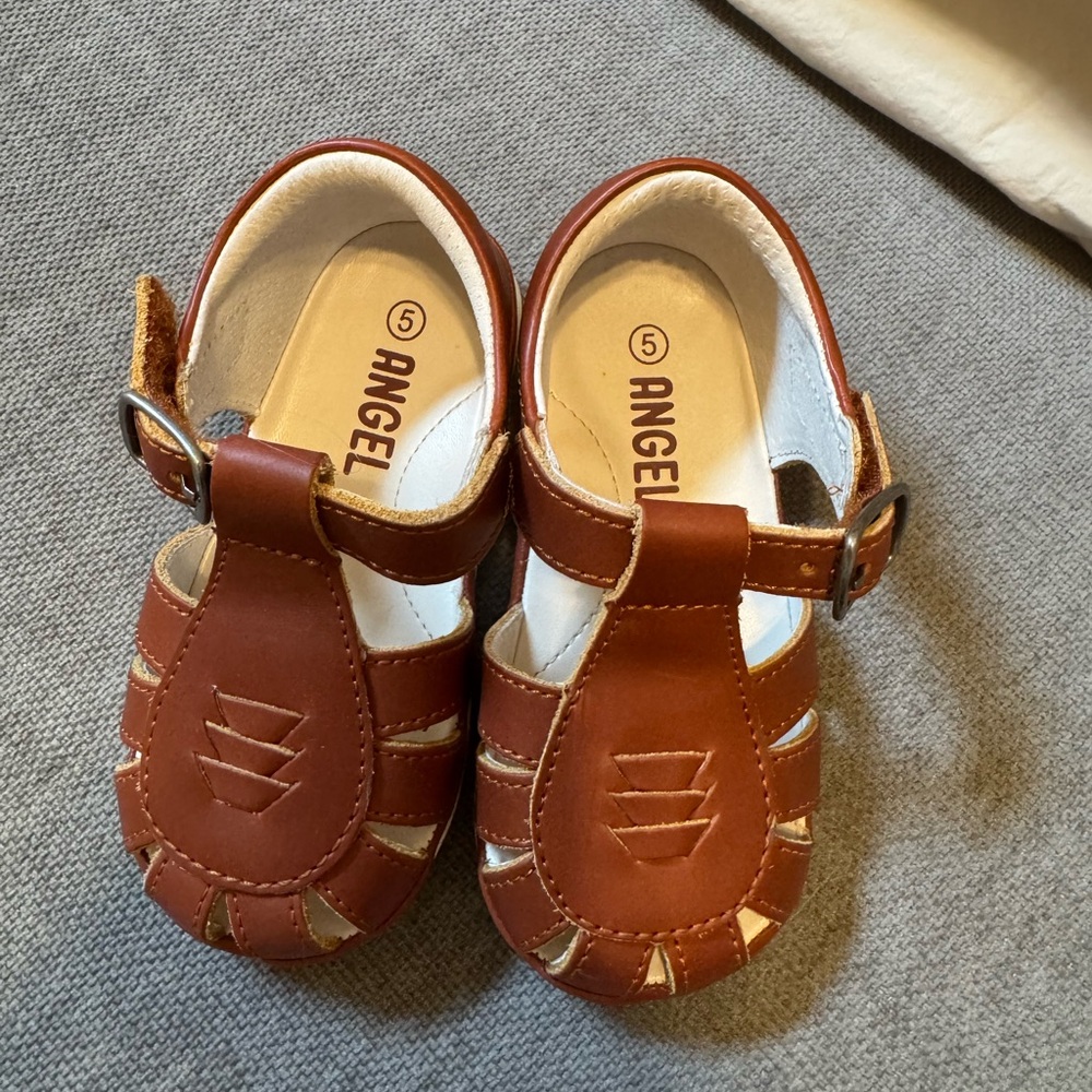 Angel Brown Sandals with T-Strap and Buckle Closures